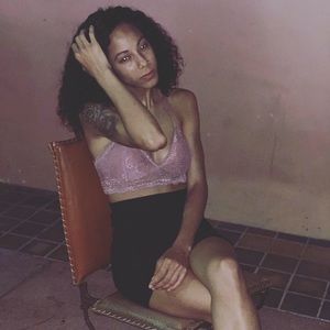 Meet your Posher, Dominique